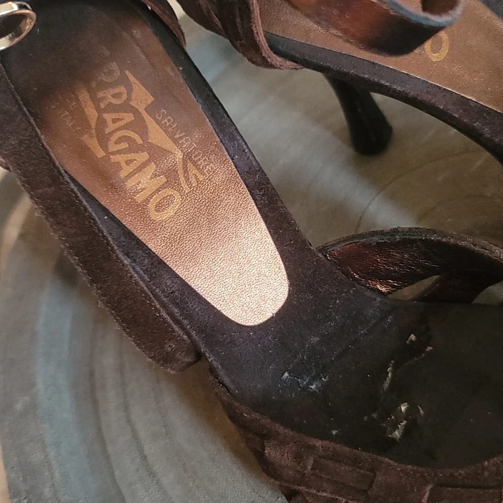 AUTHENTIC Salvatore Ferragamo Suede heels - Picture 7 of 7